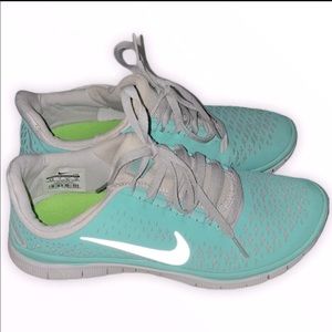 Women’s NIKE free run shoes size 9.5 teal blue